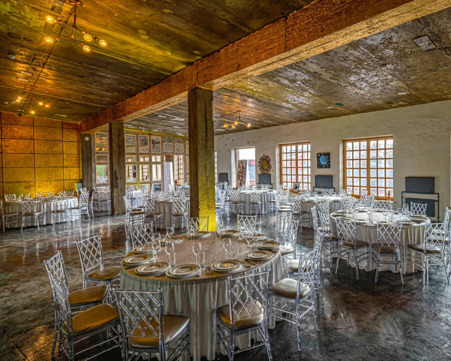Дизайнерские залы для свадеб в LOFT HALL