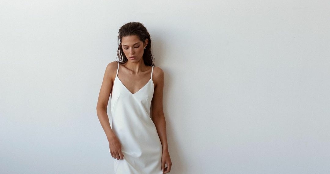 Лаконичные платья для росписи в ЗАГСе