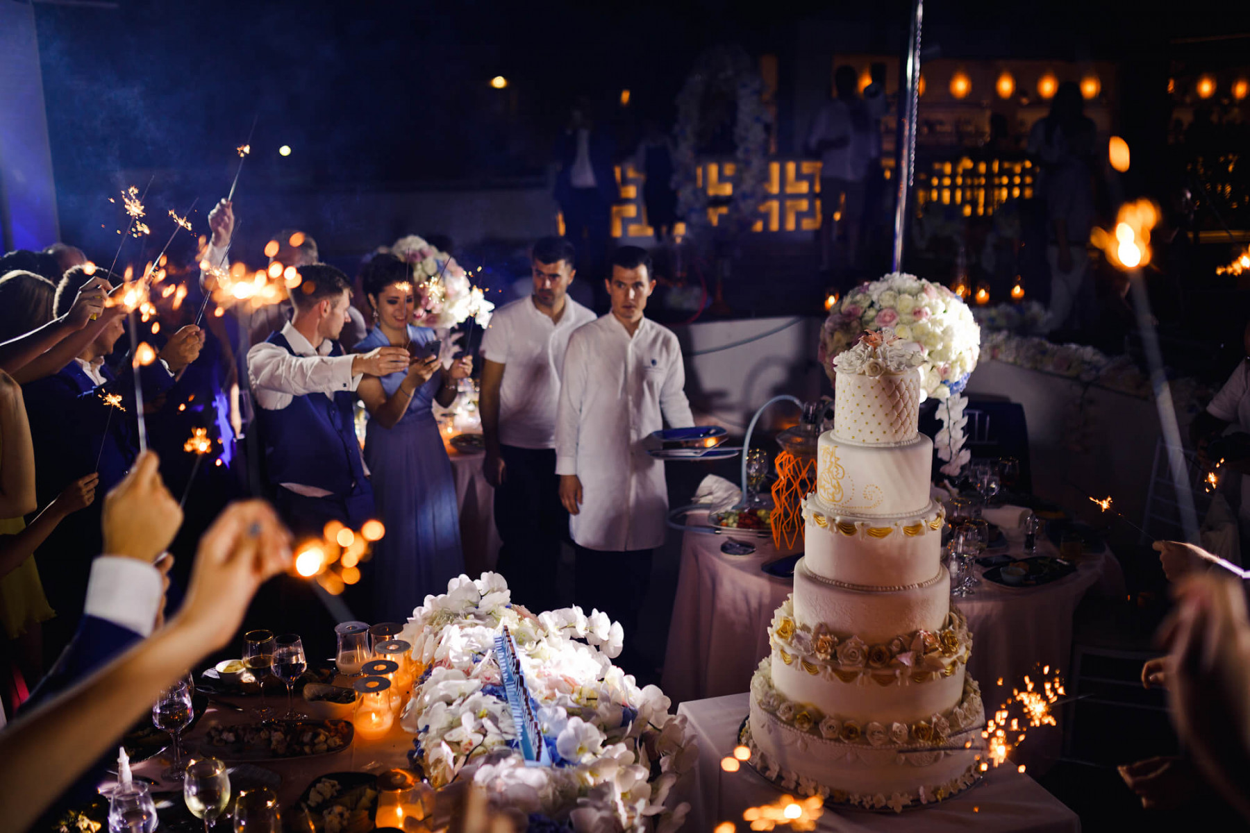 #MarryMeOnSantorini: белоснежная свадьба в Греции