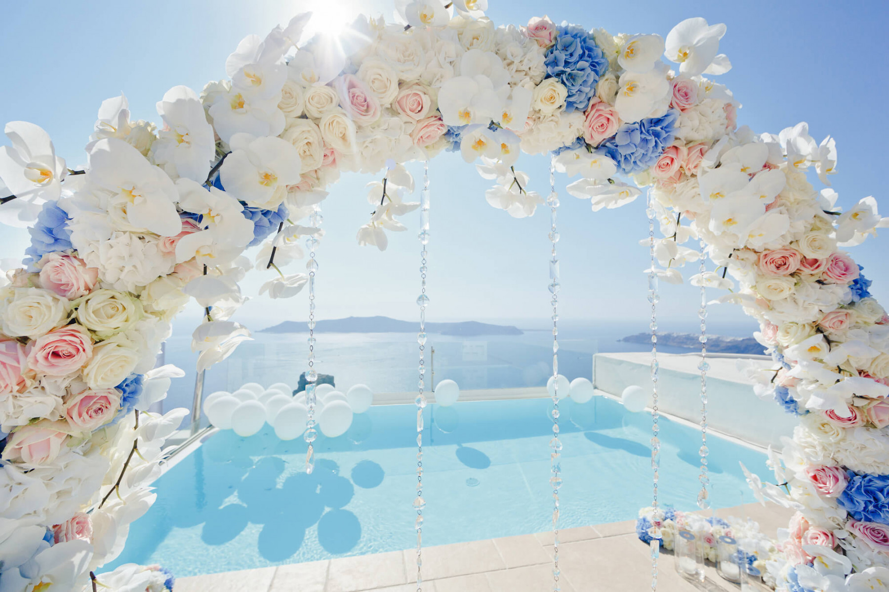 #MarryMeOnSantorini: белоснежная свадьба в Греции