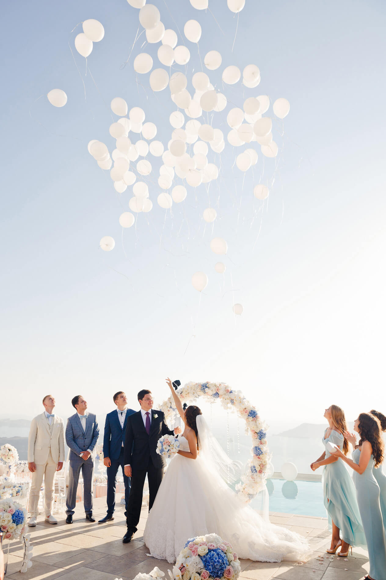 #MarryMeOnSantorini: белоснежная свадьба в Греции