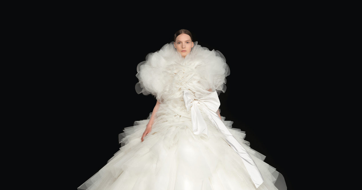 Свадебные платья в кутюрной коллекции Valentino осень-зима