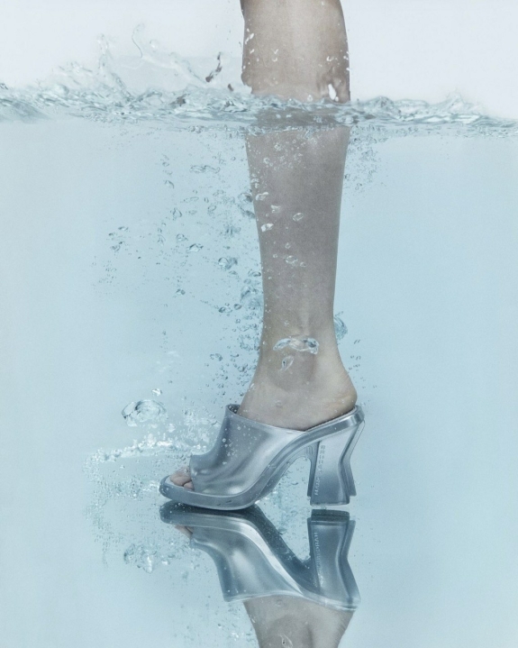 Jelly Shoes — летний тренд из 90-ых