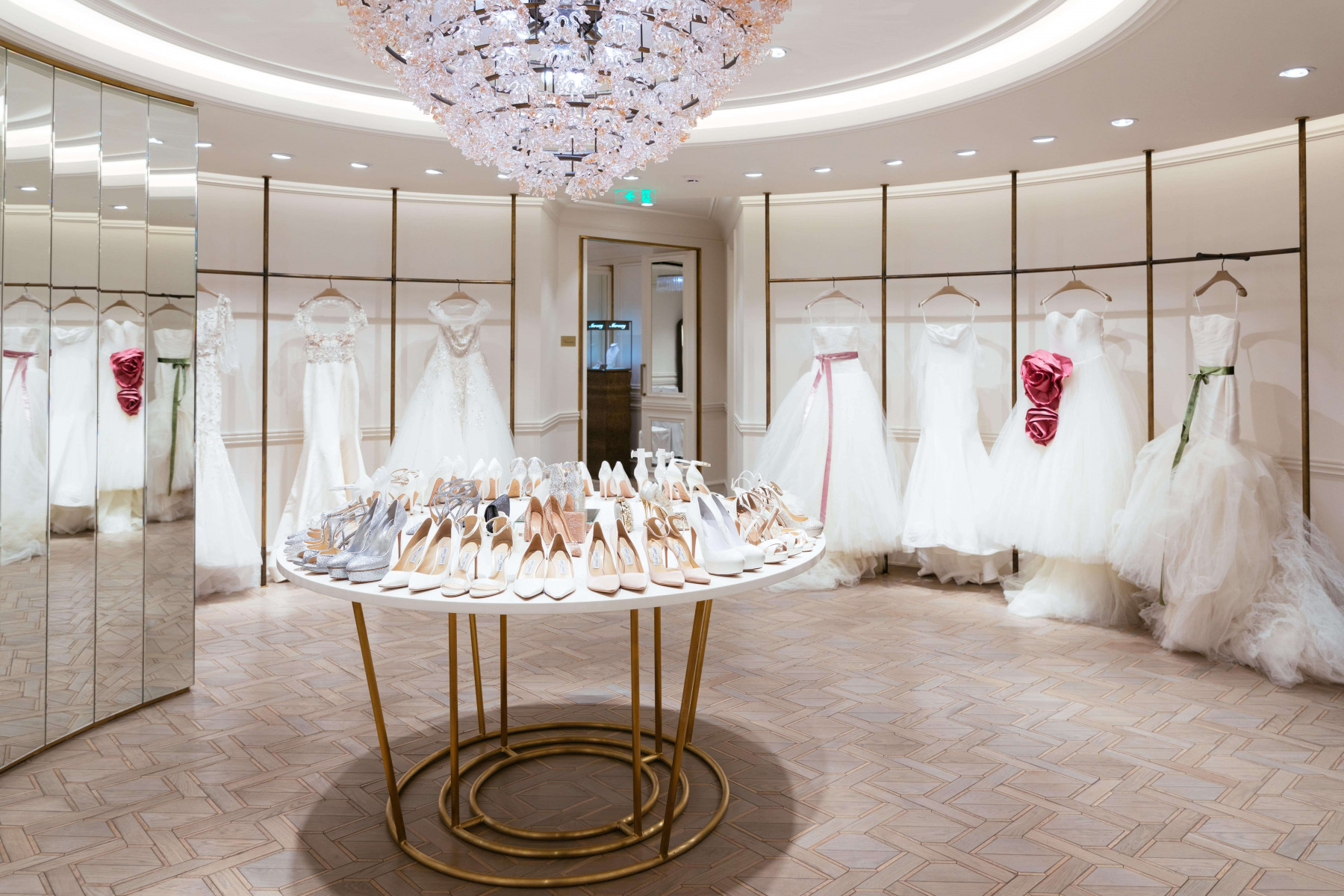 Новые коллекции знаменитых дизайнеров в Wedding by
