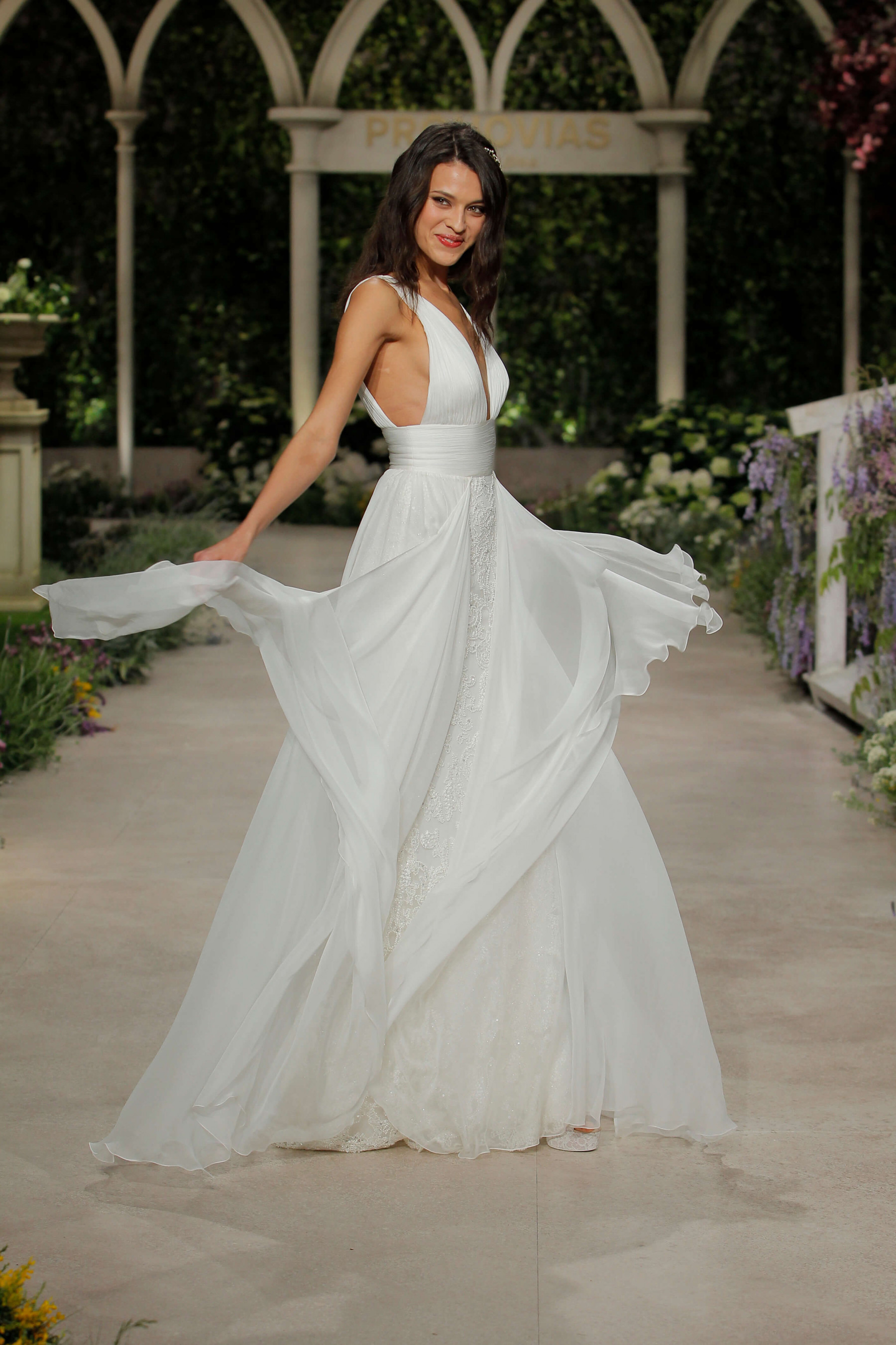Свадебные платья Pronovias: стильная коллекция «In bloom»