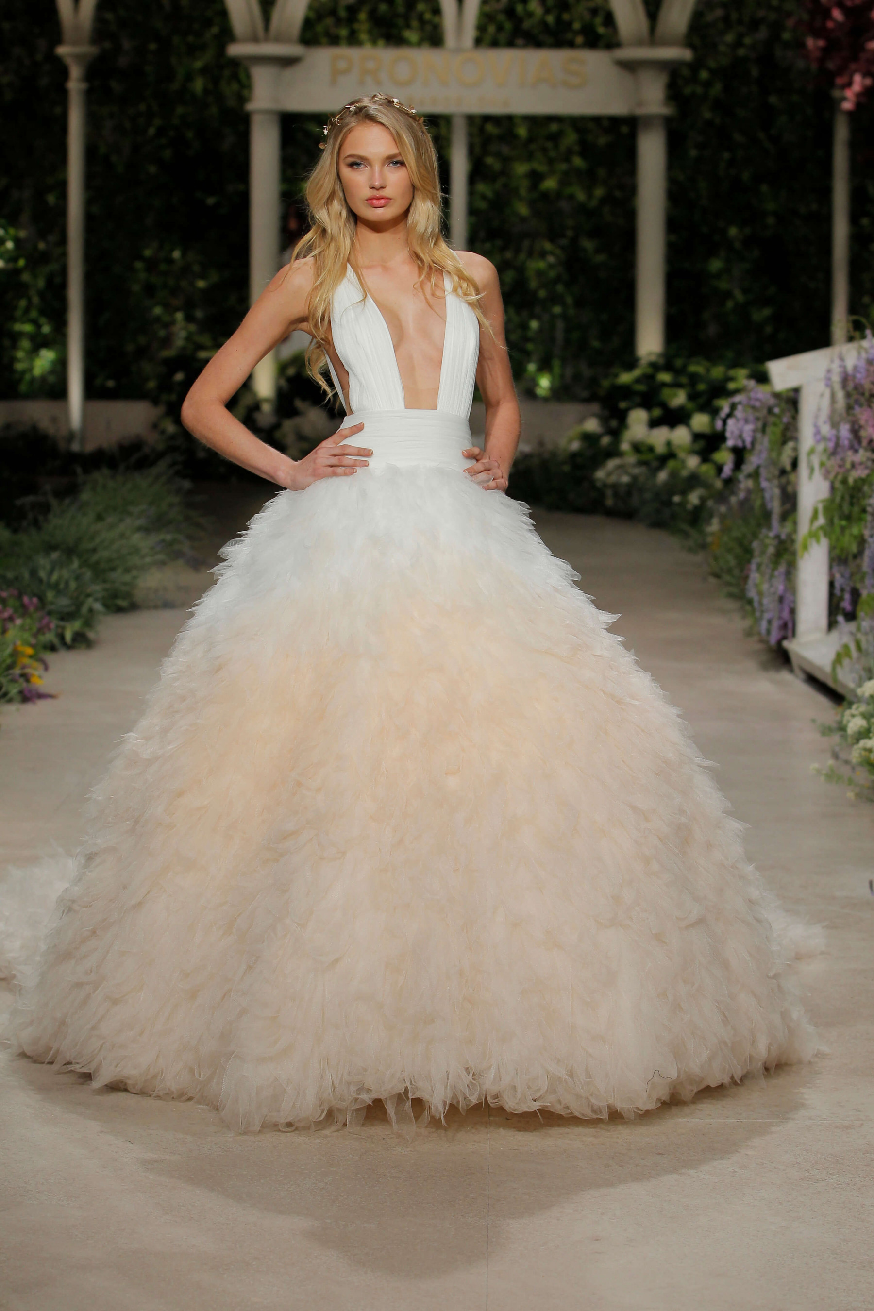 Свадебные платья Pronovias: стильная коллекция «In bloom»