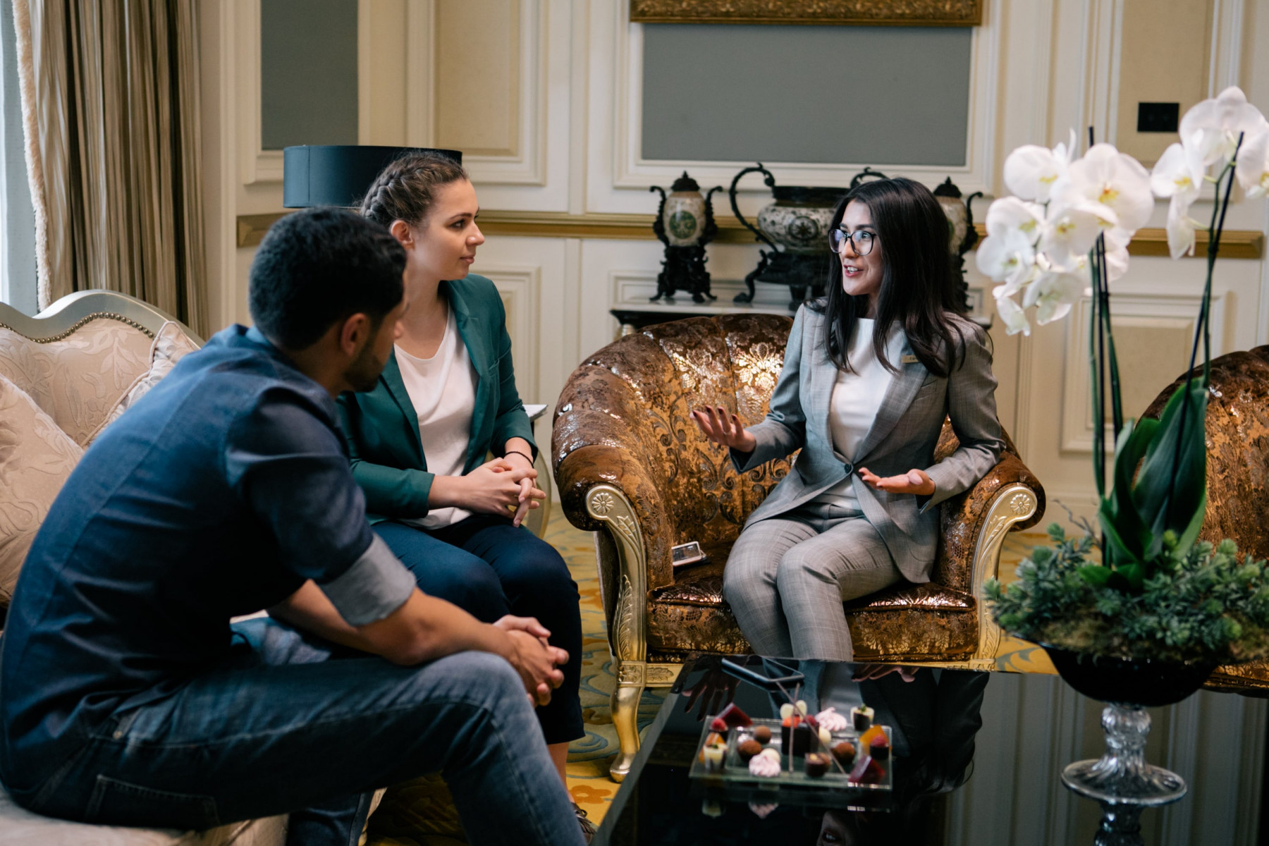 St. Regis Москва Никольская: интервью c представителями