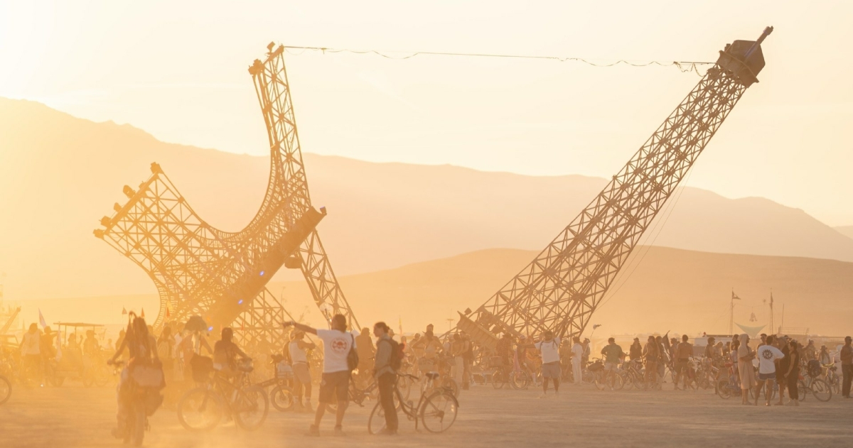 Как выглядели самые впечатляющие арт-объекты Burning Man