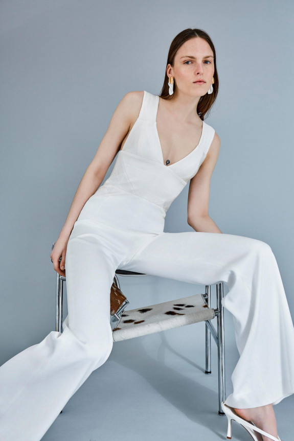 Galvan Bridal 2021 — минимализм, асимметрия и объемные рукава