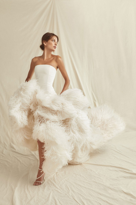 Свадебные платья с аппликацией и перьями от Oscar de la Renta | Фото и примеры