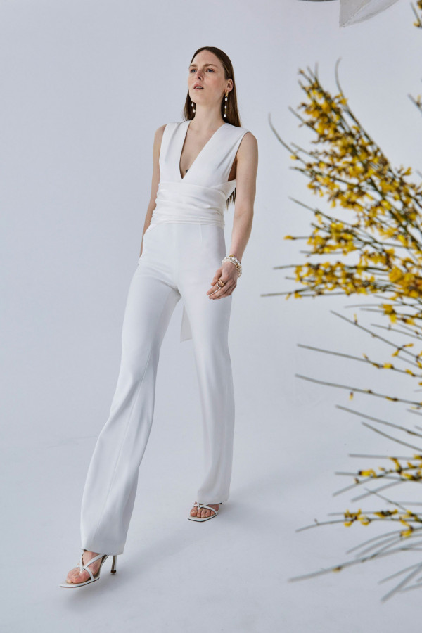Galvan Bridal 2021 — минимализм, асимметрия и