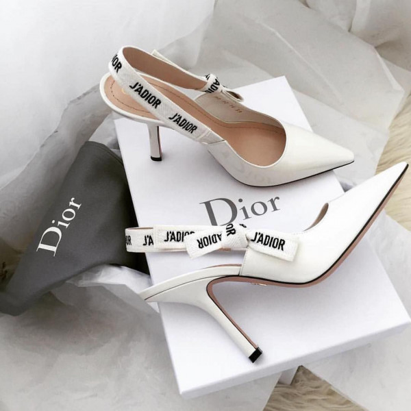 Модные невесты выбирают лодочки Dior на резинке