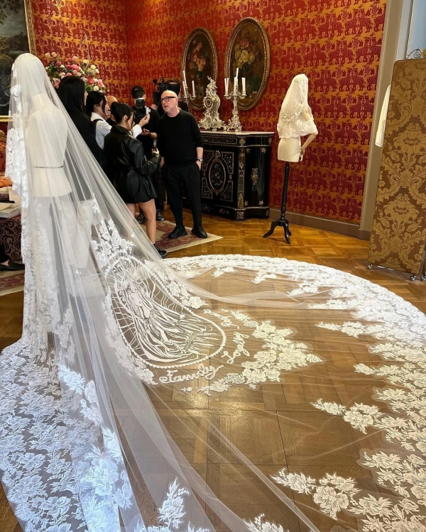 Какие фразы вышить на фате, платке или