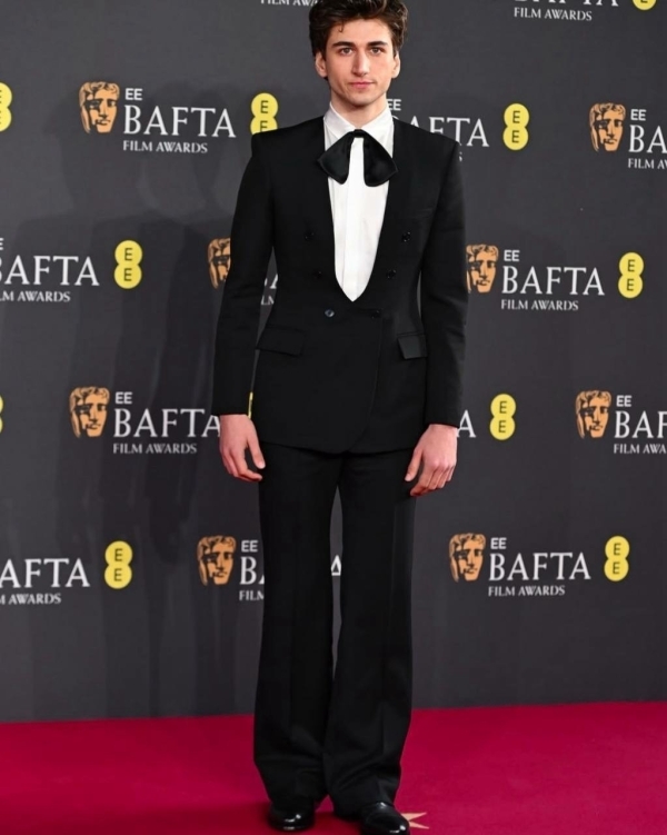 BAFTA-2025: рассматриваем свадебные образы селебрити для него