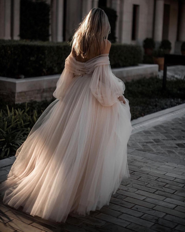 Christi Wedding: три бренда свадебных платьев в