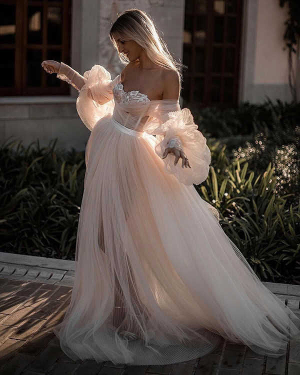 Christi Wedding: три бренда свадебных платьев в