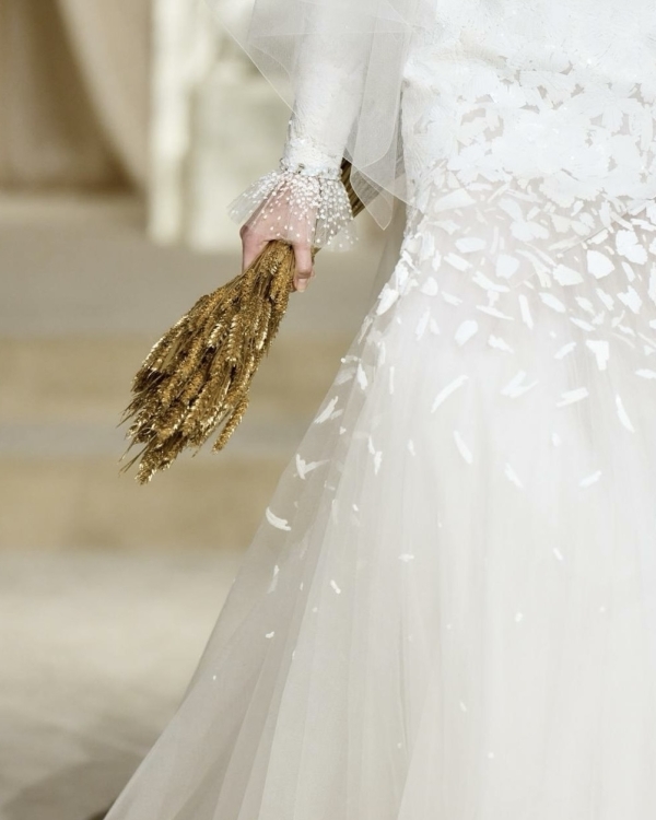 Невеста Chanel на Неделе высокой моды в