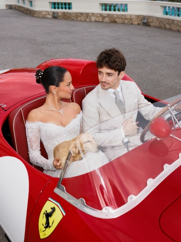 Жена пилота Ferrari Шарля Леклера Александра Сен-Мле