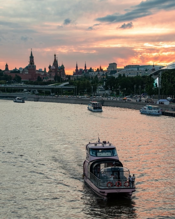 Техно-йога в «Стрелке», Эдит Пиаф в Yauza