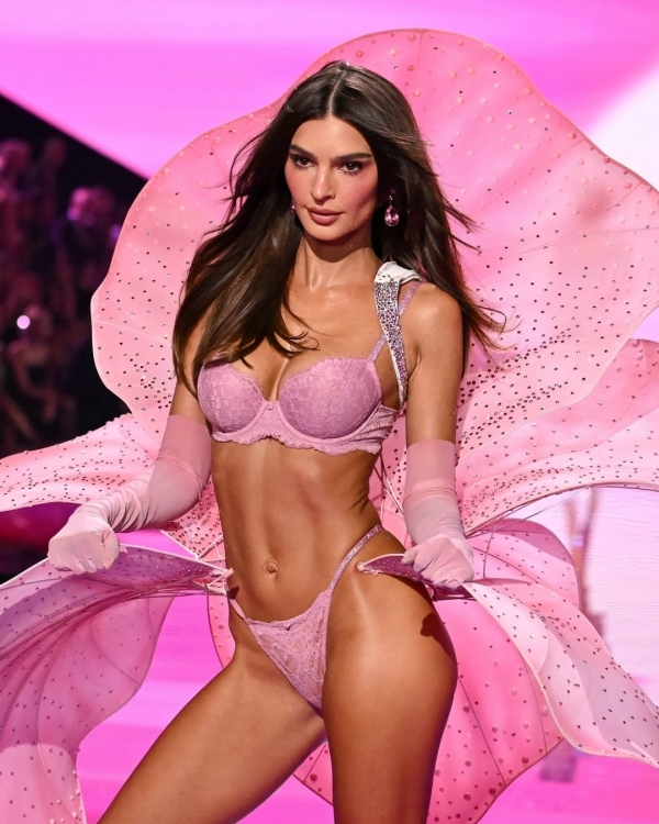 Ангелы Victoria's Secret снова на подиуме! Каким