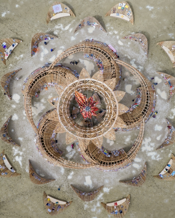 Как выглядели самые впечатляющие арт-объекты Burning Man