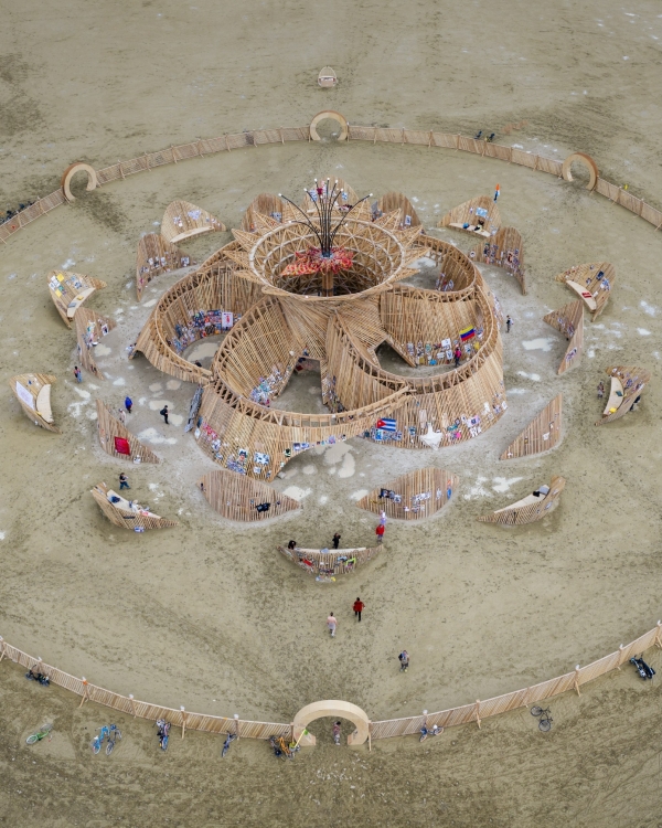 Как выглядели самые впечатляющие арт-объекты Burning Man