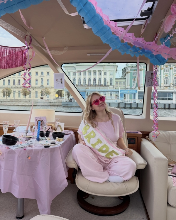 Певец Акмаль и Александра Куртова сыграли свадьбу