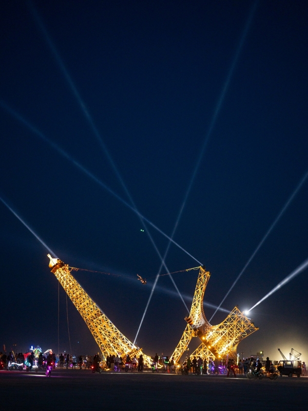 Как выглядели самые впечатляющие арт-объекты Burning Man