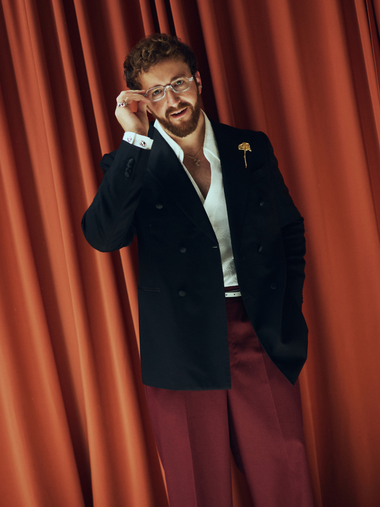 Ведущие Владислав Сапунов
